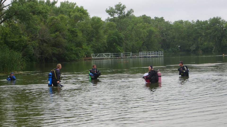 Greater Omaha Scuba Club members at an underwater clean up at Fremont Lakes SRA. Photo by Pat Sliva Mixan.