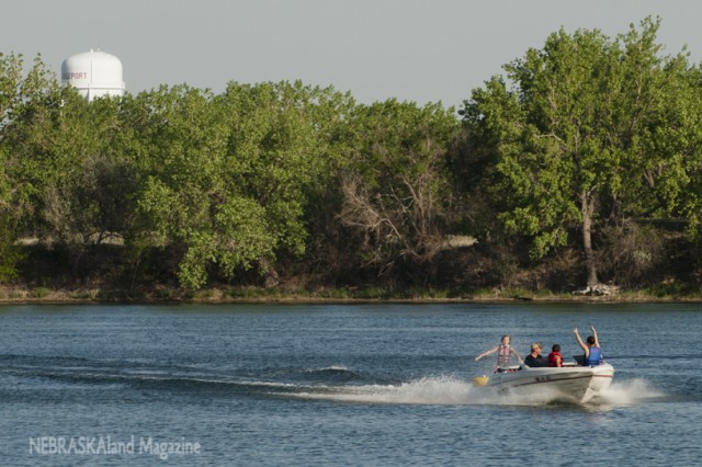 Lake visitors enjoy boating at Bridgeport State Recreation Area. (NEBRASKAland/Justin Haag)