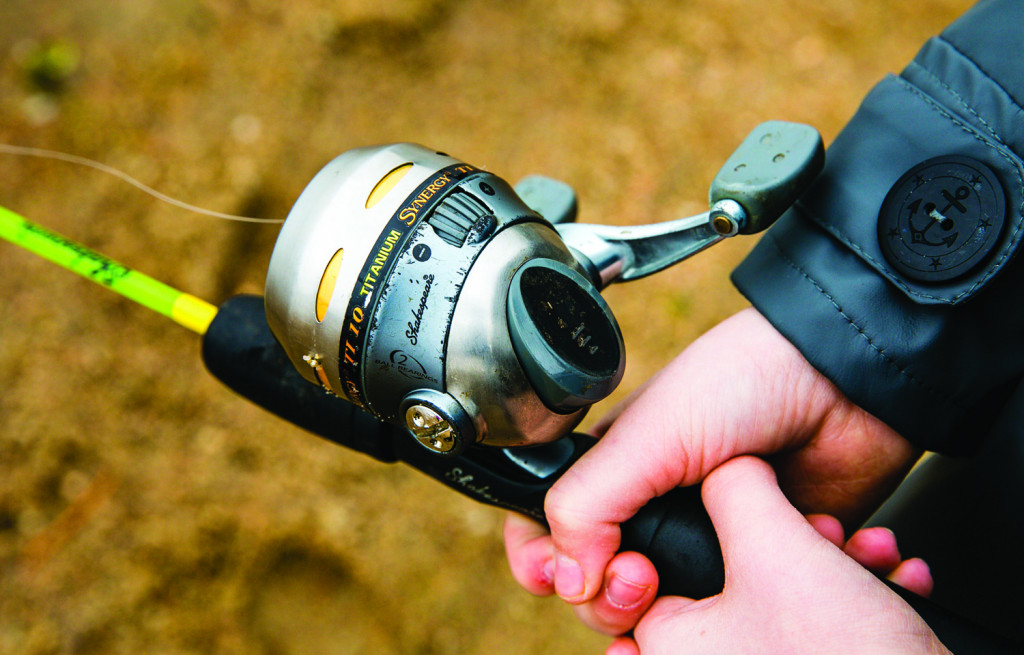 Fishing Tackle : How to String a Fishing Pole With Guide Lines