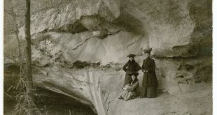 Women enjoying Indian Cave State Park in 1905