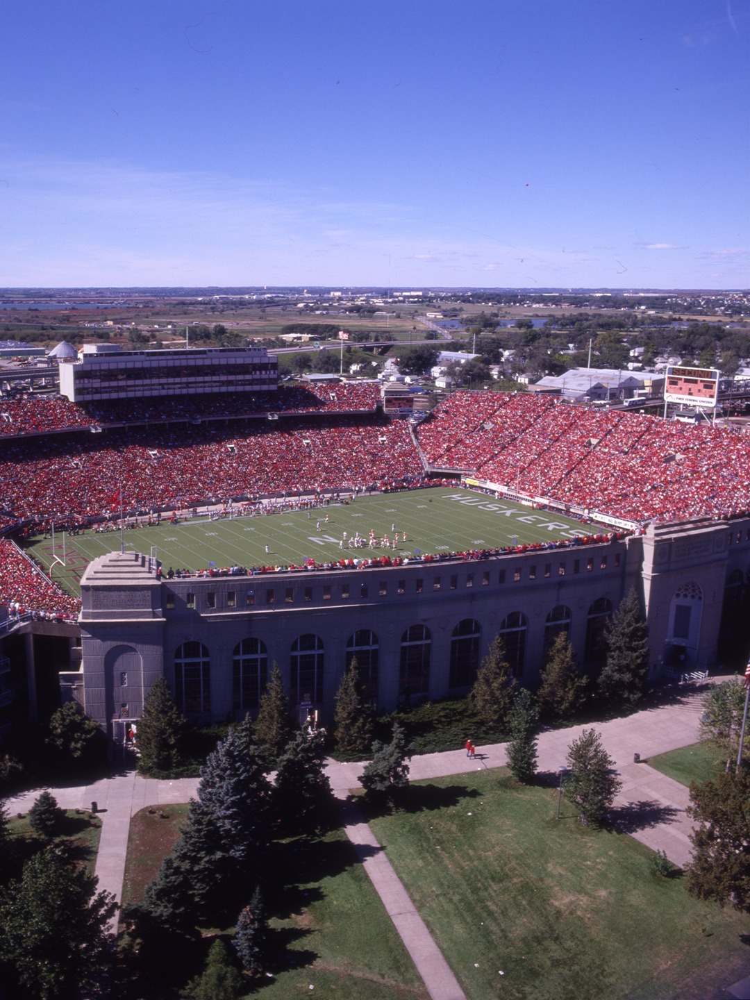 In honor of the Huskers’ season opener tomorrow, we dug into the archives in search of a little Husker spirit.

Photo by Ken Bouc, Nebraska vs New Mexico, Oct. 5, 1985.

#Nebraskaland #GoBigRed