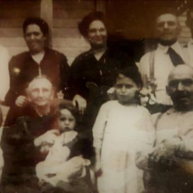 A family photo from 1910 in front of a home in Nebraska.