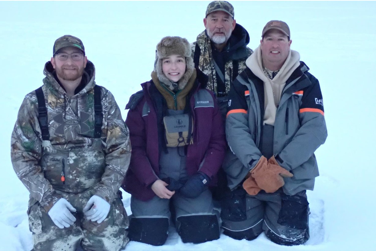 Group photo of anglers on ice.