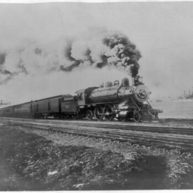 Overland Limited train in Oakland, California, in 1906. The train was operated jointly by the Southern Pacific, Union Pacific and Chicago and North Western railroads. Library of Congress Photo.