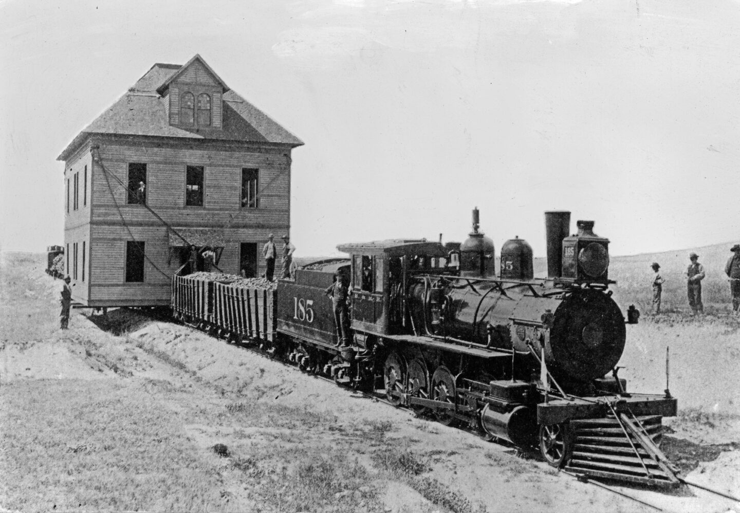 Moving the Box Butte County Courthouse from Hemingford to Alliance, 1904. NSHS RG3152-3-1
