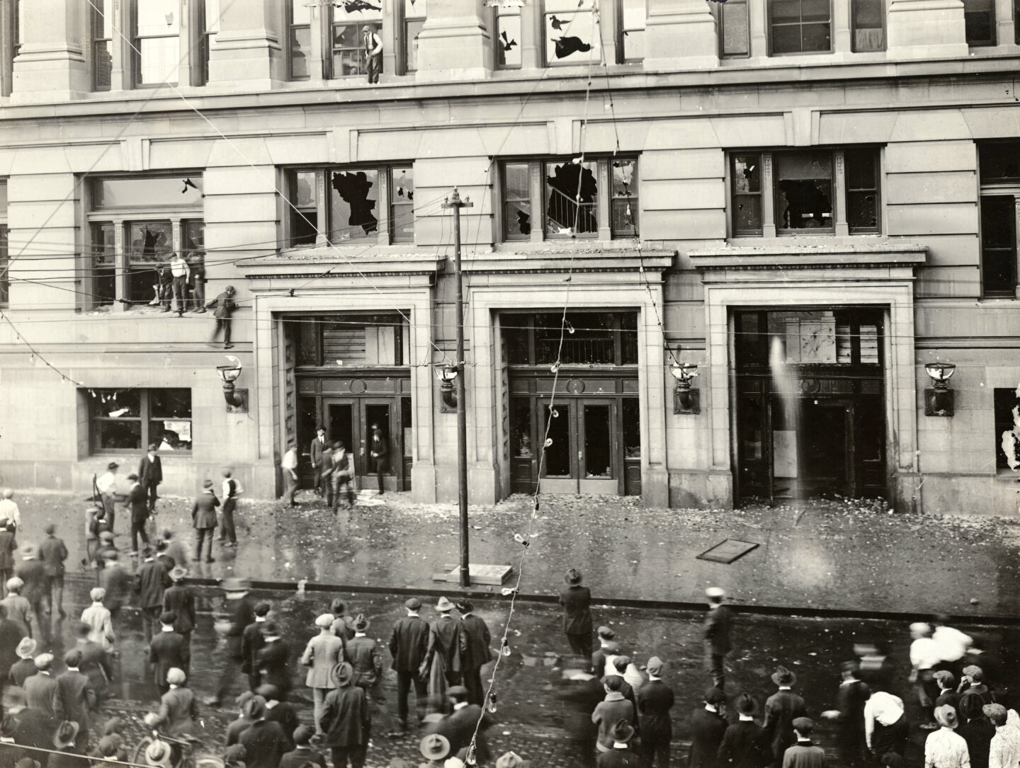 Rioters enter the third, and current, Douglas County Courthouse during the lynching of Will Brown, Sept. 28, 1919. NSHS RG2281-0-72
