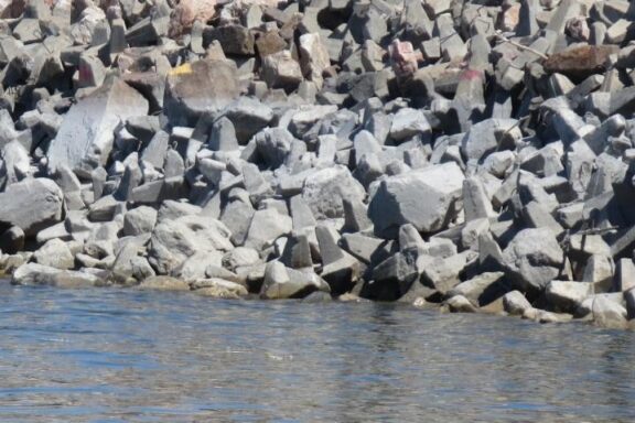 Rocky face of Kingsley Dam.